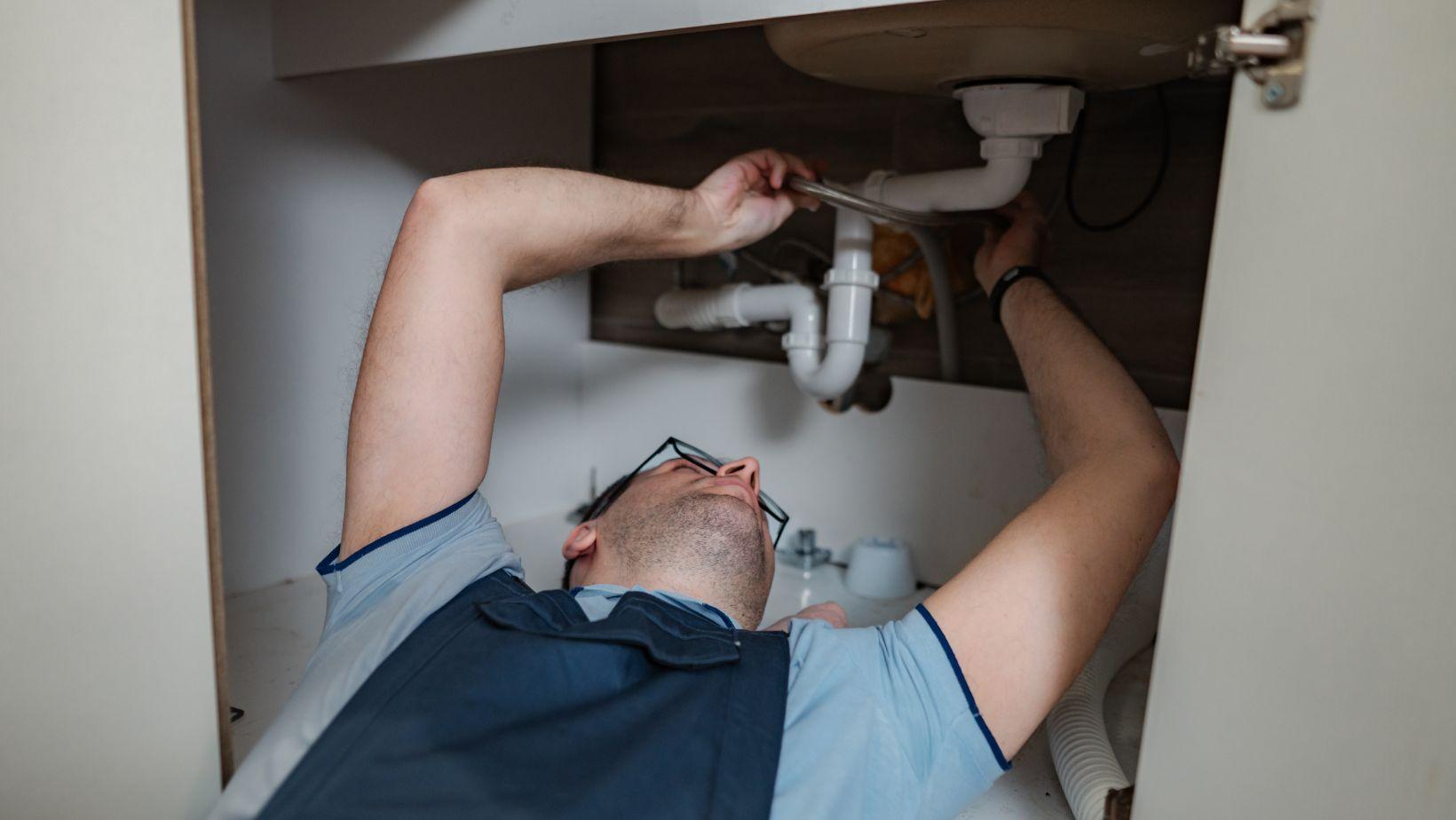 emergency plumber near me, urgent plumber services, 24 hour plumber, local plumber services, residential emergency plumber, plumbing repair emergency, best emergency plumber, fast plumbing response, urgent plumbing services, home emergency plumbing
