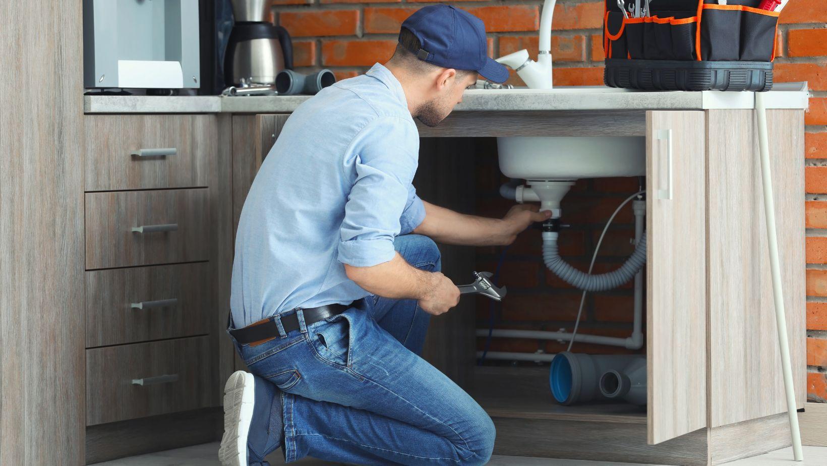 emergency plumber, regular plumber, urgent plumbing services, residential plumber, local plumber services, plumbing repair, plumbing maintenance, 24 hour plumber, plumber vs emergency plumber, home plumbing solutions